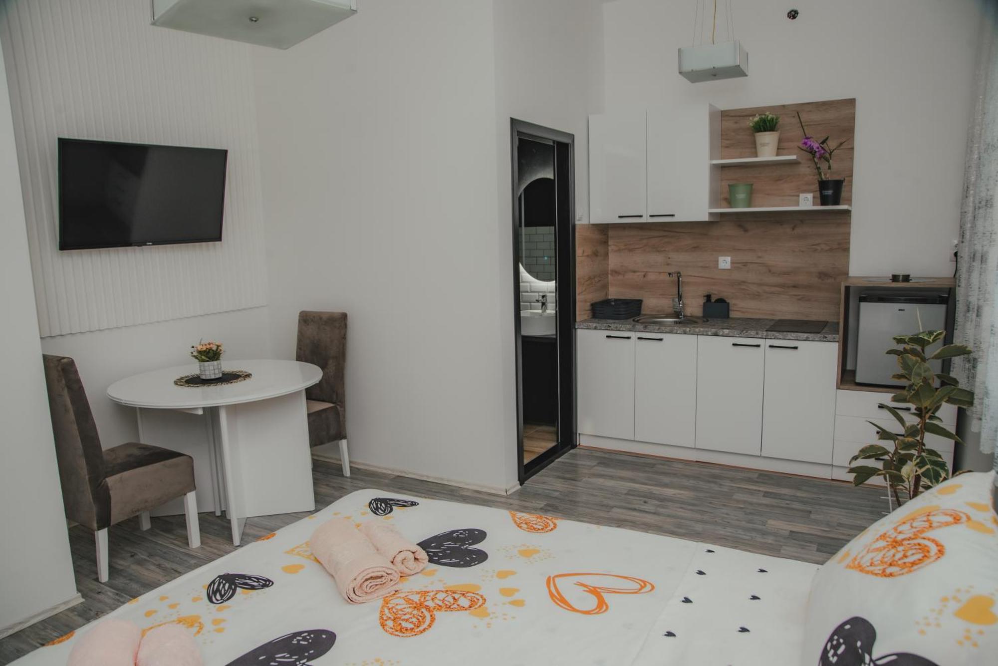 Jes Apartments レスコヴァツ エクステリア 写真
