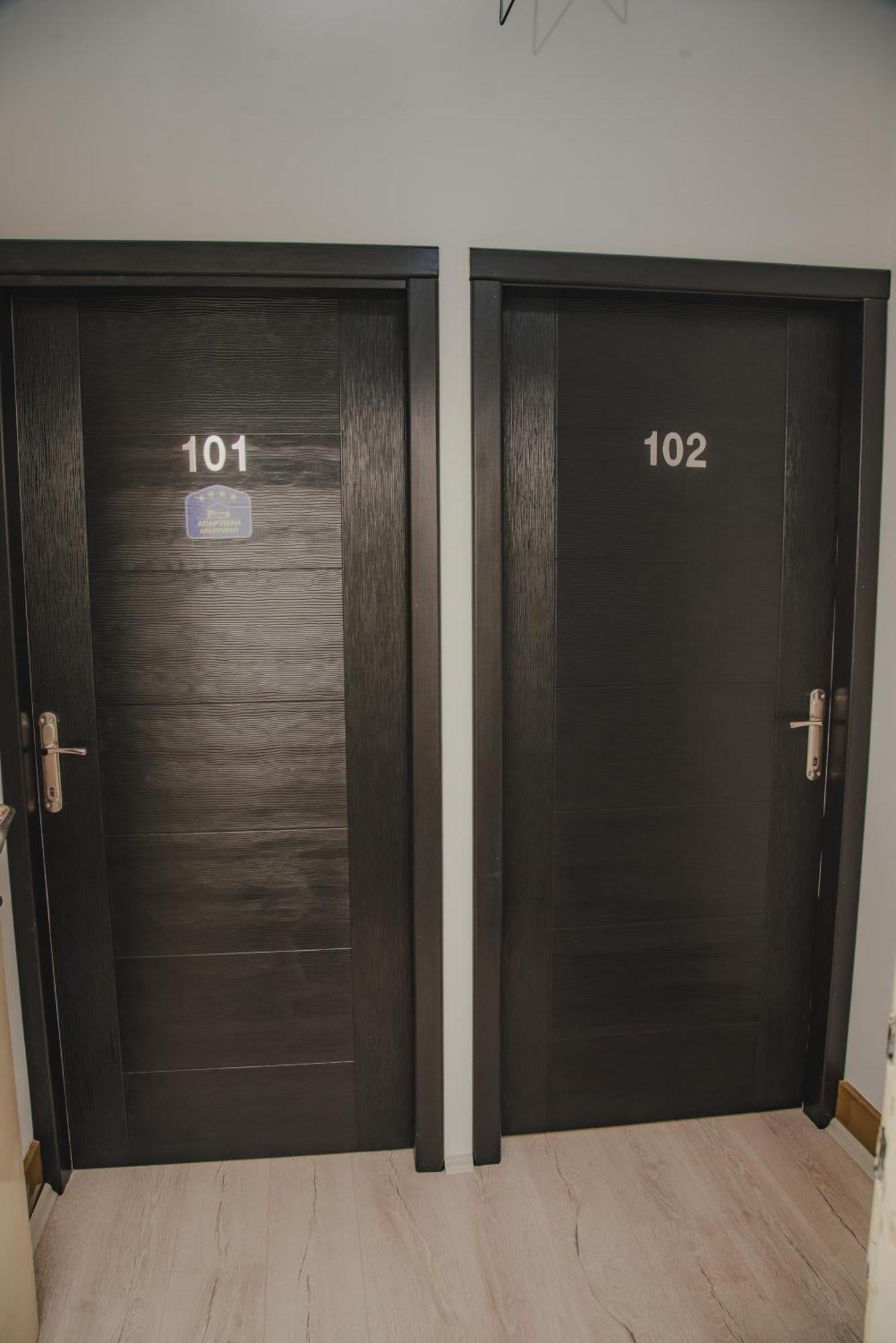Jes Apartments レスコヴァツ エクステリア 写真