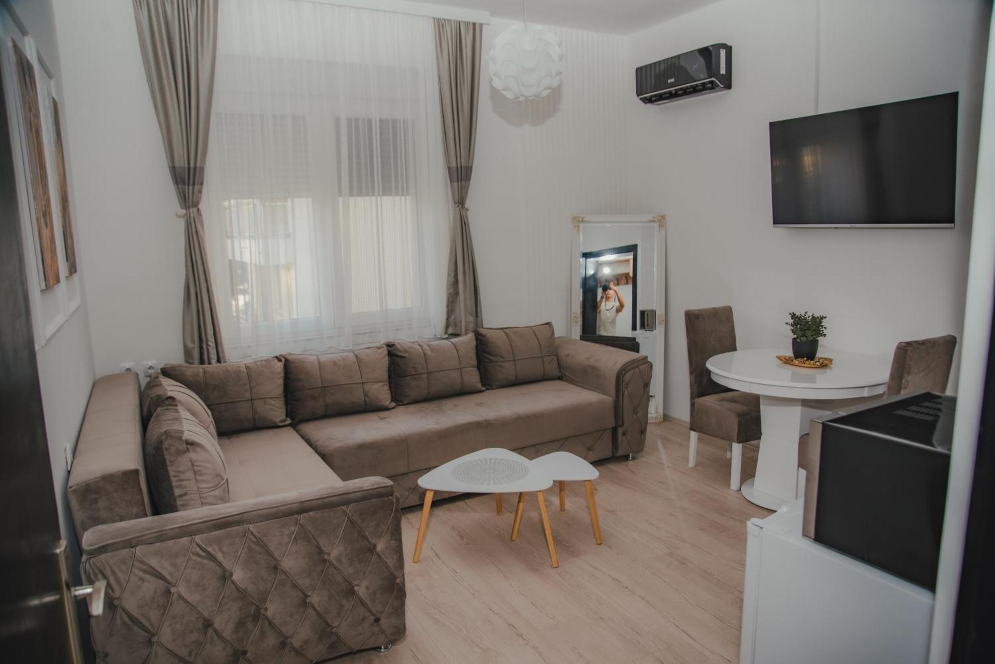 Jes Apartments レスコヴァツ エクステリア 写真