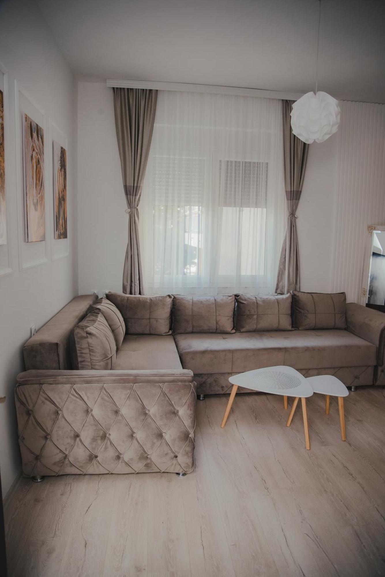 Jes Apartments レスコヴァツ エクステリア 写真