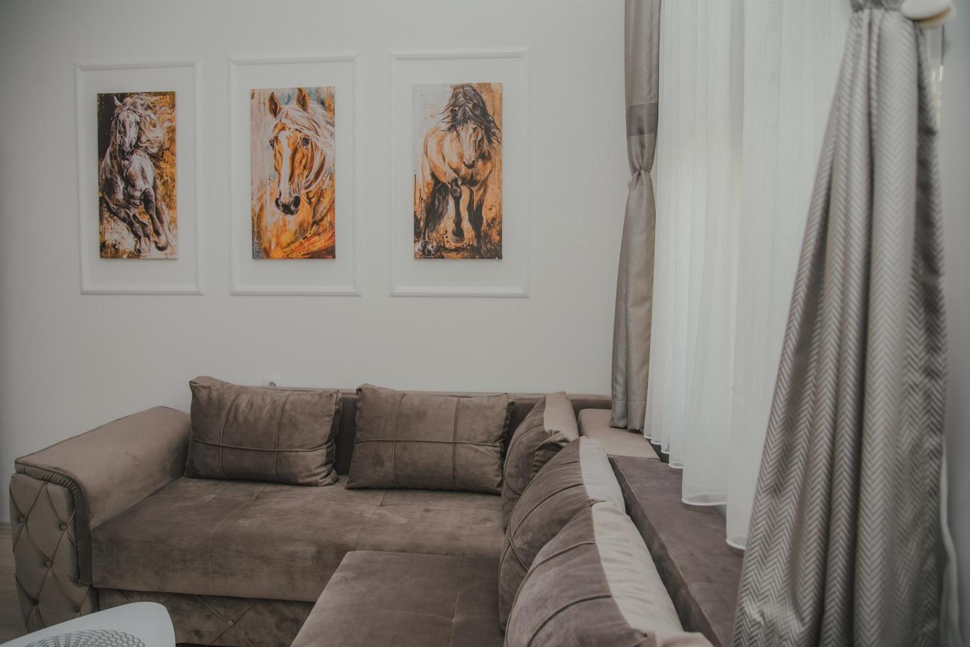 Jes Apartments レスコヴァツ エクステリア 写真