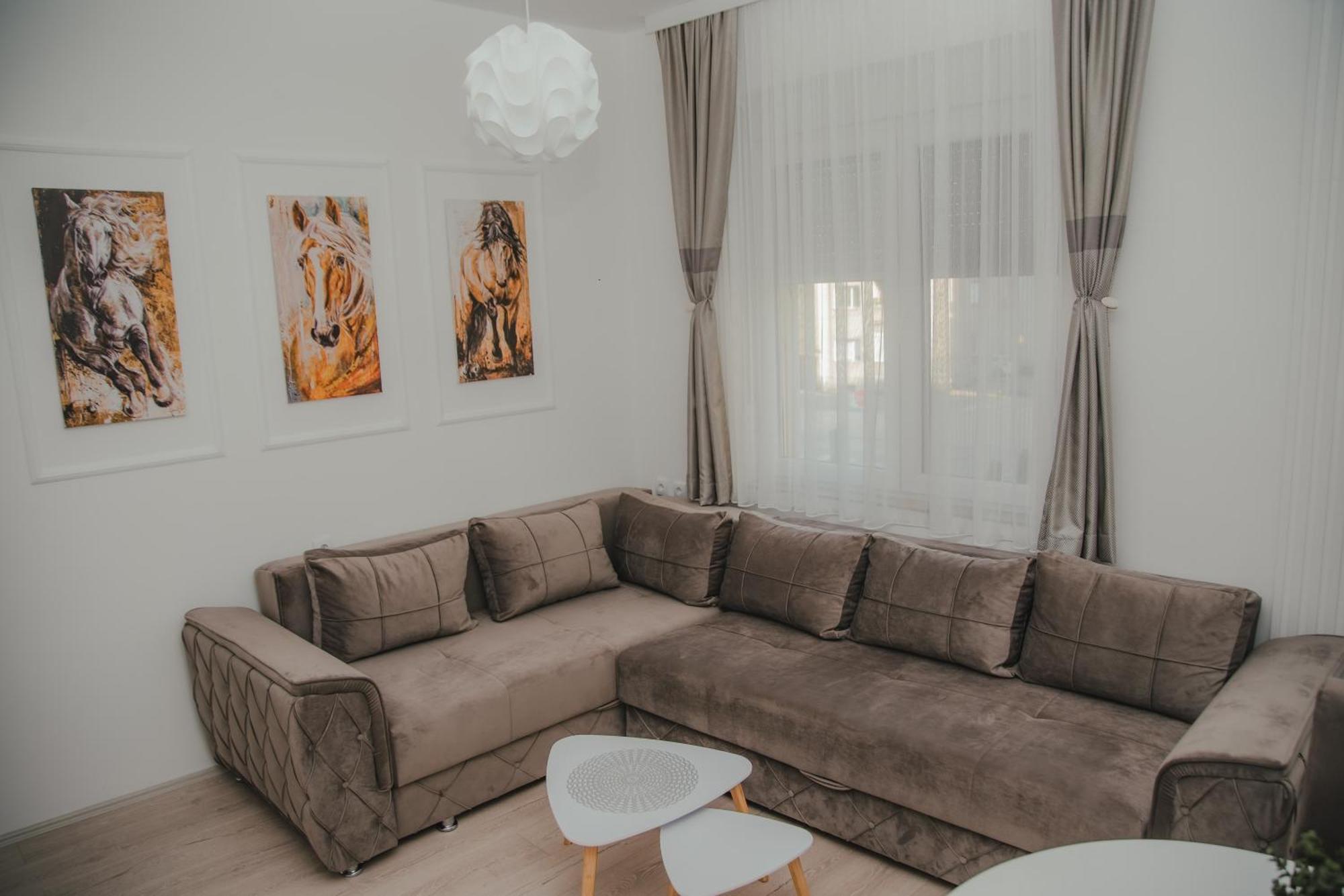 Jes Apartments レスコヴァツ エクステリア 写真