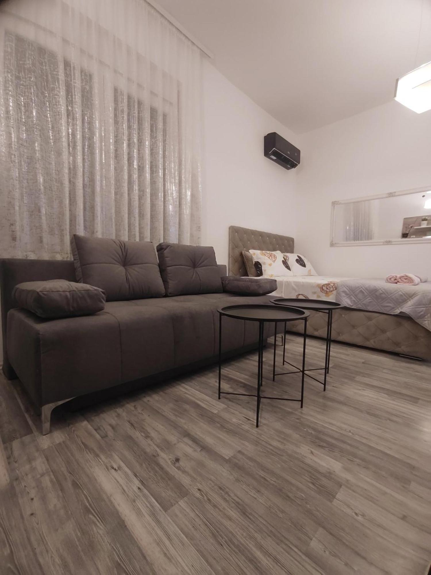 Jes Apartments レスコヴァツ エクステリア 写真